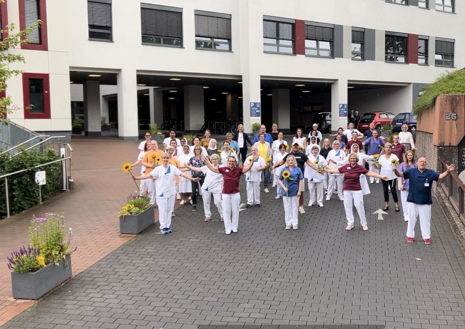 Das Team des St. Vinzenz-Krankenhauses Hanau setzt seine Tradition als „singendes Krankenhaus“ fort ...