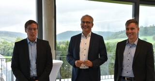 v.l.: Stefan Jökel, Tarek Al-Wazir und Peter Jökel 