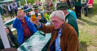 Bouffier auf einem Schützenfest in Wanfried - Foto: Hendrik Urbin