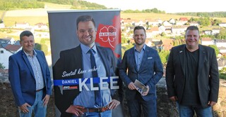 Rechts neben Daniel Klee, BWG-Fraktionsvorsitzende in der Gemeindevertretung Sinntal Mike Richter und links Stellvertreter Frank Kohlhepp.