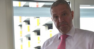 Dr. Christoph Schreyer stellt den geplanten Aufbau einer Klinik für Prothetik und arthroskopische Chirurgie vor