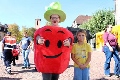 „Dehaam“-Maskottchen Schorsch darf beim Marktgeschehen natürlich auf keinen Fall fehlen.