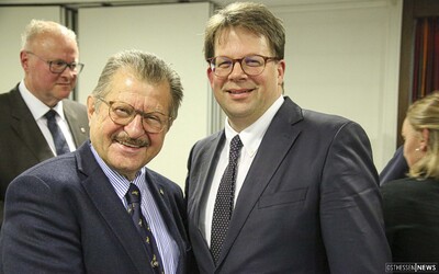 Der neue CDU-Bezirksvorsitzende Dr. Heiko Wingenfeld (rechts) und sein Vorgänger Dr. Walter Arnold