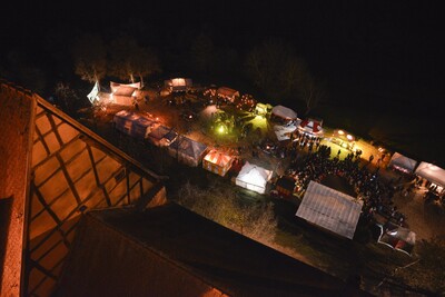 Auch von oben bietet der Ronneburger Weihnachtsmarkt einen tollen Blick.