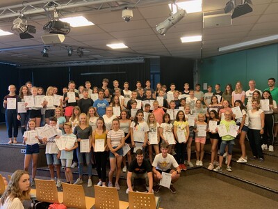 Alle geehrten Schülerinnen und Schüler im Fach Sport im Philipp-Ludwig-Forum.