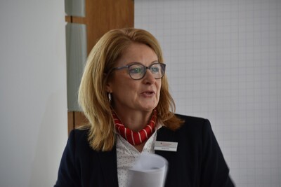 Spielbetreuerin Sonja Heil steht dem Team zur Seite.