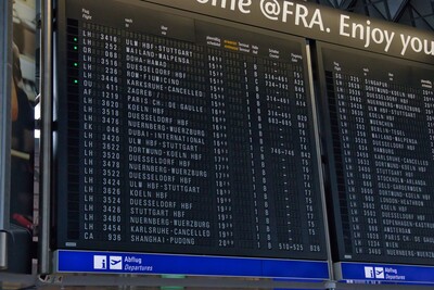 Nur wenige Flüge starten und landen