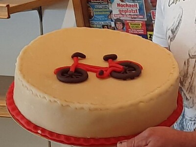 Eine Überraschungstorte gab es auch noch.