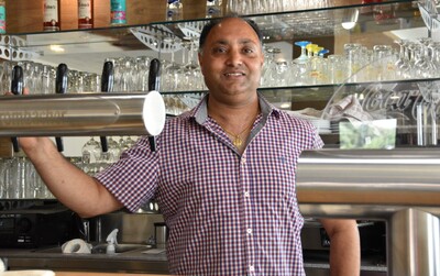 Restaurantbetreiber Antar Baghiana freut sich, endlich wieder Gäste empfangen zu können.