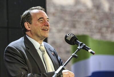 Hessens Kultusminister Ralph Alexander Lorz vor gut einem Jahr bei einer Abitur-Zeugnisübergabe im osthessischen Bad Hersfeld