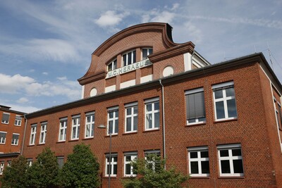 Die ehemalige Platinschmelze und das Turmhaus auf dem Heraeus Werksgelände in Hanau wurden in die Route der Industriekultur Rhein-Main aufgenommen.
