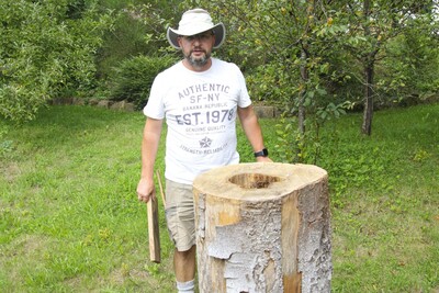 Traditionell und ohne Ängste ist Hofmann bei seinen Bienen