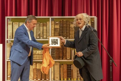 Oberbürgermeister Claus Kaminsky (links)