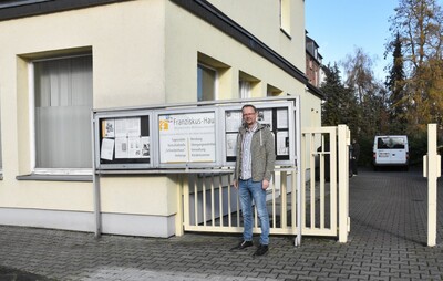 Wegen der Corona-Pandemie findet die Tagessatzauszahlung im Hof statt.