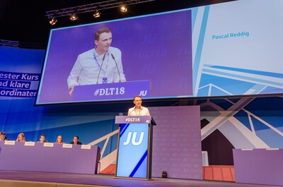 Pascal Reddig bei seiner Vorstellungsrede auf dem Deutschlandtag 2018 in Kiel.