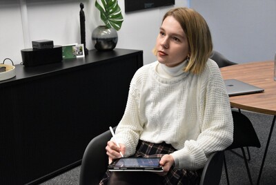 Ines Kocis, Grafikdesignerin und Social Media Managerin der Klar Agentur