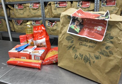 Der Globus Wächtersbach stellt die Waren und Tüten, die von den Ehrenamtlern der Initiative verpackt und den Globus-Kunden gekauft werden können.