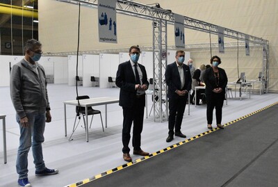 Von links: Dr. Wolfgang Lenz, Landrat Thorsten Stolz, Oberbürgermeister Claus Kaminsky und Erste Kreisbeigeordnete Susanne Simmler.