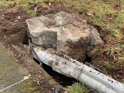 <i>Nur noch das Fundament ist übrig geblieben.</i>