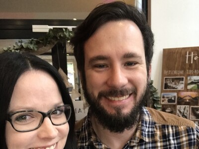 Tanja und Jacek Szymonski betreiben den Hochzeitsverleih 'Palettenhochzeit'
