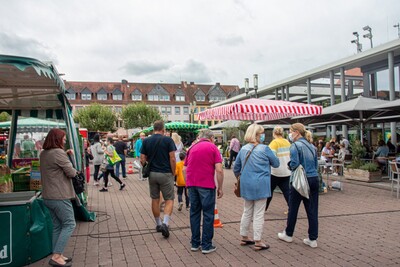 Auf allen Hanauer Märkten, insbesondere auf dem Wochenmarkt, bleibt die Maskenpflicht jedoch vorerst weiterhin bestehen.