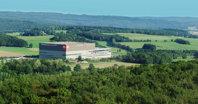 In der CI Factory, die sich als Denkfabrik versteht, schafft Strauss eine Plattform für den Austausch mit Stakeholdern zu relevanten Themen wie Digitalisierung oder der Zukunft der Textilbranche.