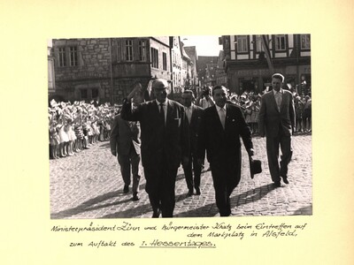 60 Jahre Hessentag: Am 30. Juni 1961 eröffnete der damalige Ministerpräsident Georg-August Zinn den ersten Hessentag in Alsfeld.  - <i>Archivfoto (1): Hessisches Hauptstaatsarchiv</i>