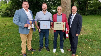 Ehrende und Geehrte (von links): Jens Gottwald, Simon Roiger, Eduard van Thurenhout und Silvio Klawonn.