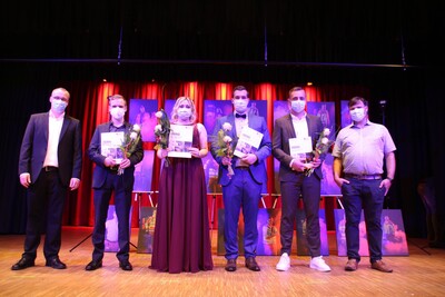Beste Absolventen (v.li.): Michael Dittmar, Leon Richter, Julia Reich, Moritz Englisch, Lennart Fladung, Markus Neumann.