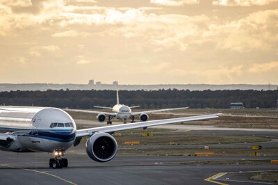 In der Wintersaison bieten 83 Fluggesellschaften Passagierflüge zu weltweit 244 Reisezielen in 92 Ländern an.