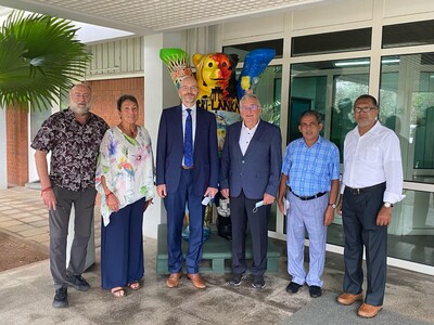 Karl Eyerkaufer (Vierter von links) Beim Empfang des deutschen Botschafters S. E. Holger Seubert (Dritter von links) in Colombo, mit Matthias Zach (links) und Ursule Conen.