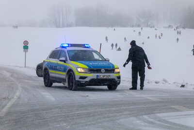 Die Parkplätze waren belegt, die Zufahrten wurden gesperrt