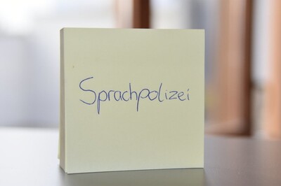Sprachpolizei landet auf Platz zwei.