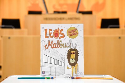 LEOS Malbuch - <i>Foto: hessischer Landtag</i>