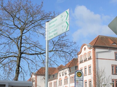 Stadtrat Thomas Morlock (links) mit Verkehrsplaner Felix Waitz im Gespräch - <i>Foto: Stadt Hanau</i>