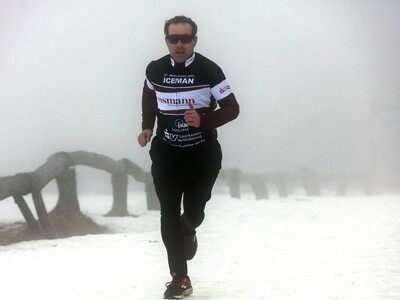 Der längste Triathlon auf Eis ist das Ziel.