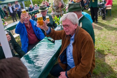 Bouffier auf einem Schützenfest in Wanfried - <i>Foto: Hendrik Urbin</i>