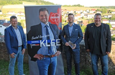Rechts neben Daniel Klee, BWG-Fraktionsvorsitzende in der Gemeindevertretung Sinntal Mike Richter und links Stellvertreter Frank Kohlhepp.