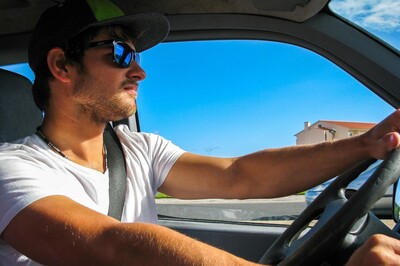 Bei hohen Sommertemperaturen kann das Autoinnere rasch zum Backofen werden. - <i>Symboldbild: Pixabay</i>