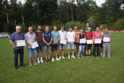 V.l.n.r.: H. Pritschkat (60 J.), R. Hoch (50 J.), A. Thonert, M. Tillmann, M. Vogl, D. Otto (50 J.), M. Hahn (25 J.), B. Hahn (25 J.), W. Hahn (25 J.), A. Rastätter (25 J.), H. Wagner (60 J.), J. Hahn (50 J.), T. Müller (40 J.), J. Heil (60 J.).