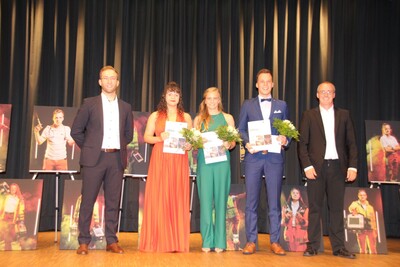 Beste Absolventen von links:  Yannick Krohn, Margareta Kaib, Lena Ebert, Dominik Ulrich, Michael Dittmar