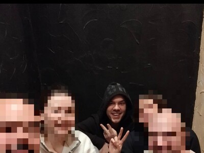 Erinnerungs-Selfie im Luftschutzraum