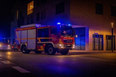 Das neue Staffellöschfahrzeug 20 bei der Ankunft in Bruchköbel vor dem Stadthaus in der Hauptstraße.
