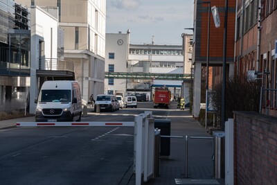 Auf dem Betriebsgelände des Hanauer Technologie-Konzerns Heraeus ist am Dienstag eine Weltkriegsbombe entdeckt worden. - <i>Fotos: 5VISION.NEWS</i>