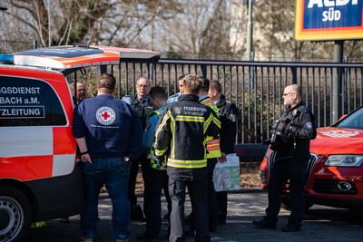 Sie liegt auf einer Freifläche zwischen Mainzer Ring und Karl-Herdt-Weg.