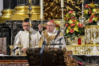Kardinal Karl Lehmann 2015 bei einem Gottesdienst im Fuldaer Dom. Foto: O|N - Archiv / Martin Engel