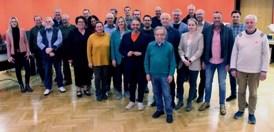 Erste Kreisbeigeordnete Susanne Simmler (Sechste von links) mit Vertreterinnen und Vertretern von Naturschutz- und Umweltverbänden sowie Kommunen und dem Team aus dem Amt für Umwelt, Naturschutz und ländlicher Raum.  - <i>Foto: MKK-Pressestelle</i>