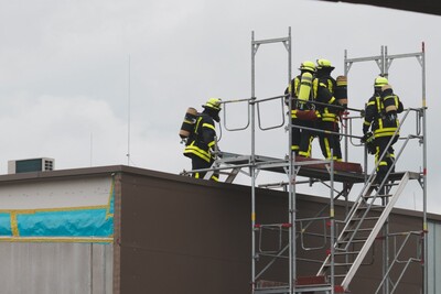 Atemschutztrupps auf dem Dach