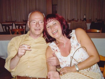 Bürgermeister Jürgen Michaelis und Erika Koch verband ein professionelles, aber herzliches Verhältnis. 18 Jahre managte sie sein Vorzimmer. Das Bild entstand im Jahr 2005. - <i>Foto: Stadt Gelnhausen</i>