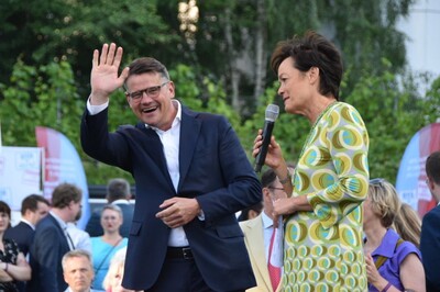 Gastgeber und Hessen-MP Boris Rhein (CDU) und Gastgeberin und Ministerin Lucia Puttrich (CDU) Foto: Moritz Pappert